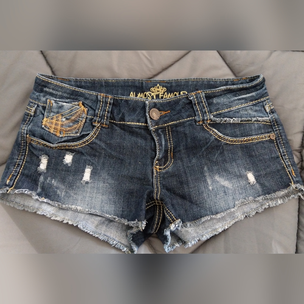 Almost famous low rise shorts